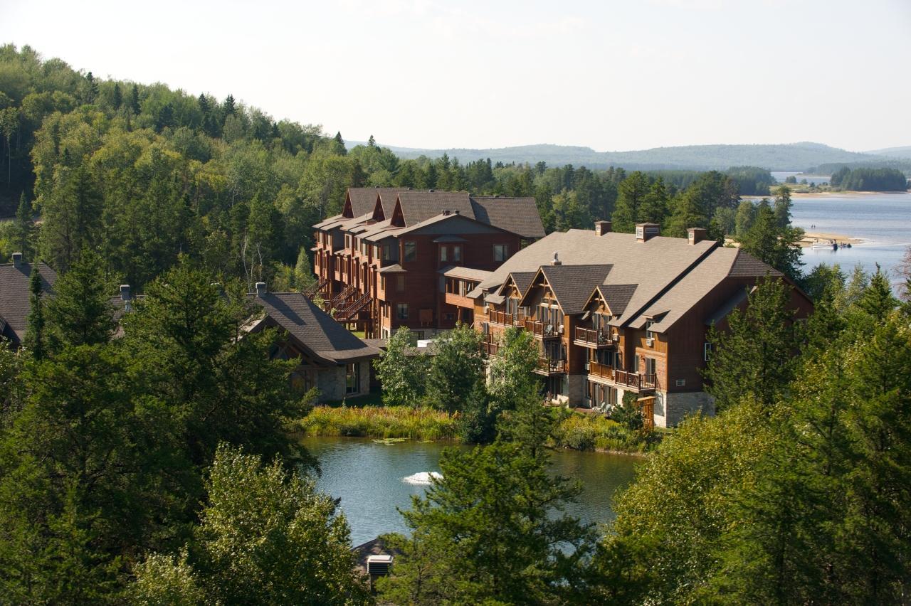 Les Condos Du Lac Taureau- Rooms & Condos Saint-Michel des Saints Luaran gambar