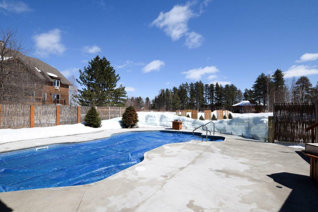 Les Condos Du Lac Taureau- Rooms & Condos Saint-Michel des Saints Luaran gambar